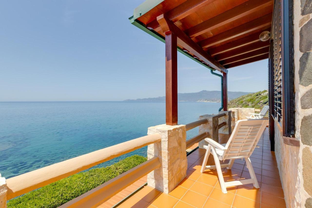 Villa La Terrazza Sul Mare Magomadas Exterior foto